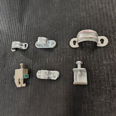 Buen precio Clampada para tubos EMT galvanizada Grado 3 Clampada para tubos de media silla Accesorios de conductos eléctricos en línea