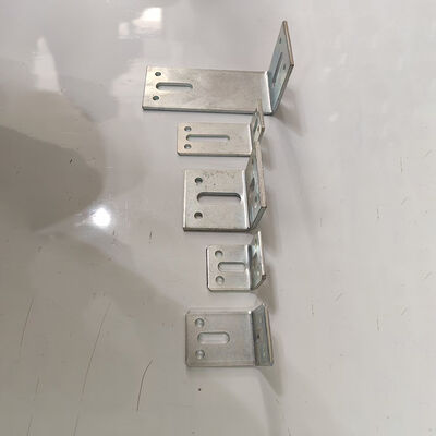 Buon prezzo Staffa angolare metallica a forma di L asolata ad alta resistenza accessori per tubi EMT in linea